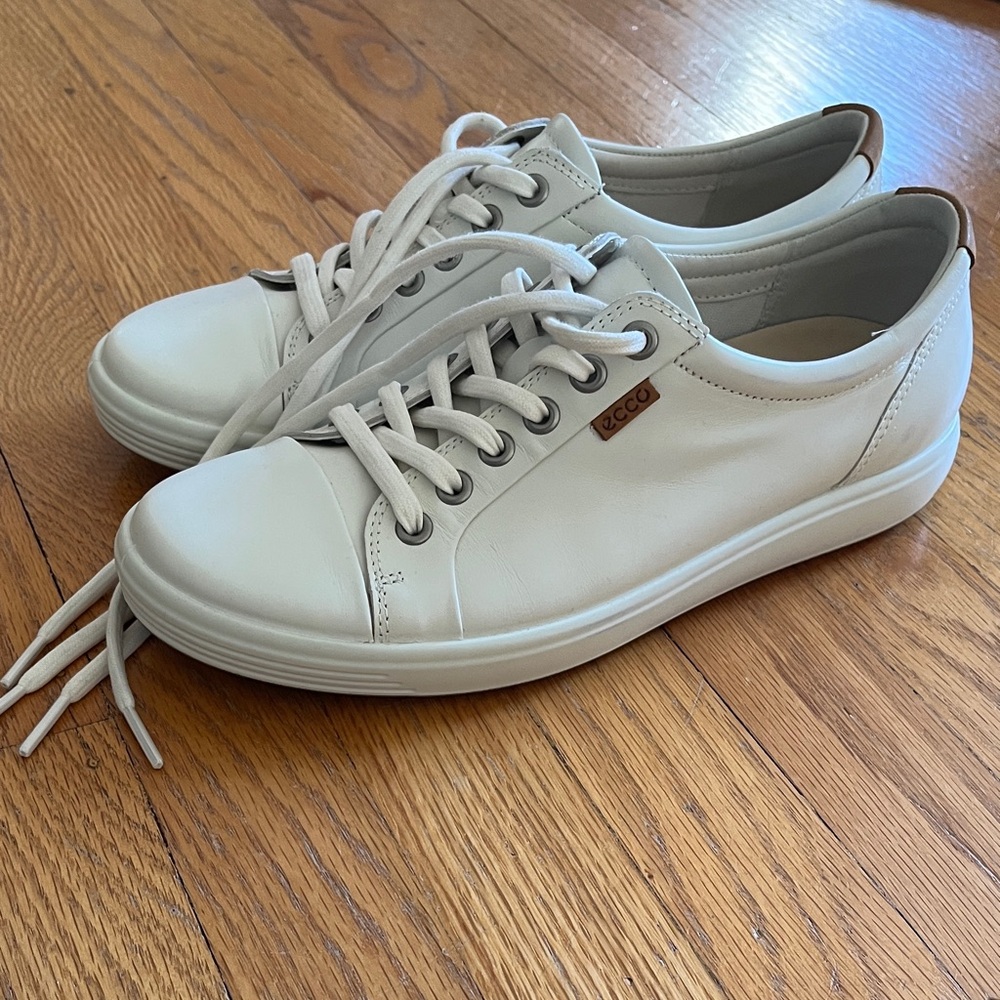 NWOT Ecco Soft 7 Sneakers - size 39 white leather